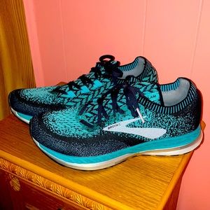 Brooks shoes size 9.5